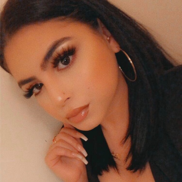 Profile Picture of Tatiana Cordova (@tatii_isabel) on Poshmark