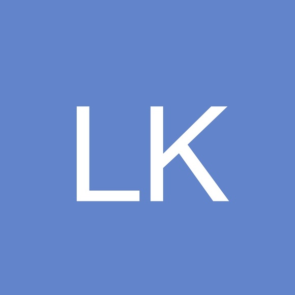 Profile Picture of Lauri Kempson (@lkempson2) on Poshmark