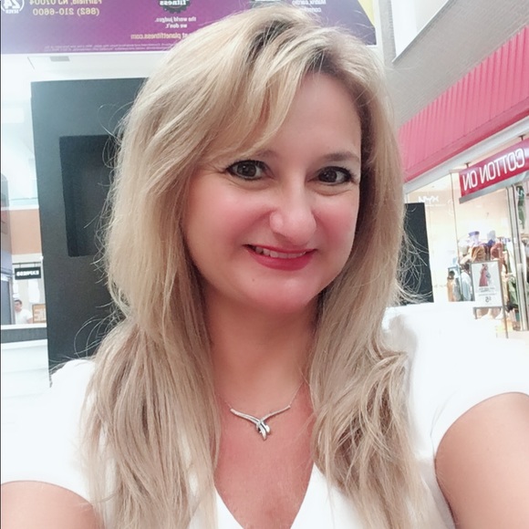 Profile Picture of Cclaudia Scardigno (@scardigno7557) on Poshmark