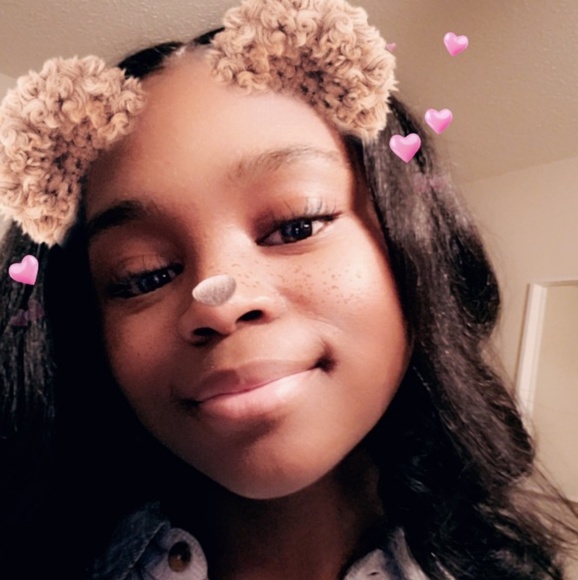 Profile Picture of Maneca Lee (@maneca_c) on Poshmark