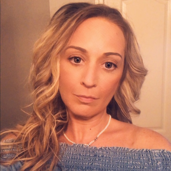 Profile Picture of Traci Pfalzgraf (@traci1104) on Poshmark