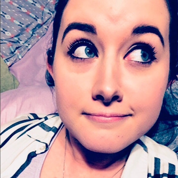 Profile Picture of Crystalyn Gillard (@clmgillard) on Poshmark