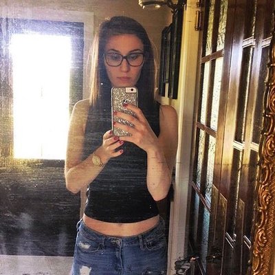 Profile Picture of Lindsay Mewhiney (@lindsaymewhiney) on Twitter