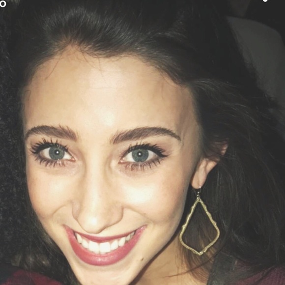 Profile Picture of Alex Worley (@aworley20) on Poshmark
