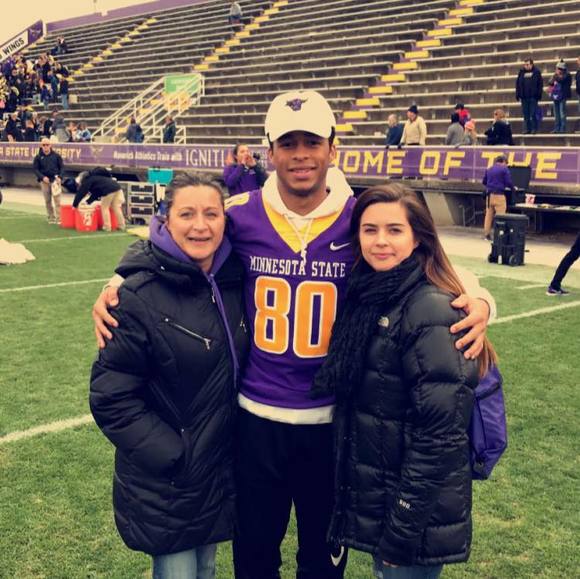 Profile Picture of Derrick Cannon (@derrickcannon28) on Poshmark