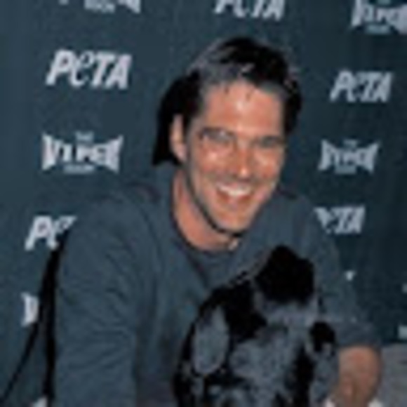 Profile Picture of Alex Aldarondo (@sinunacancion) on Poshmark