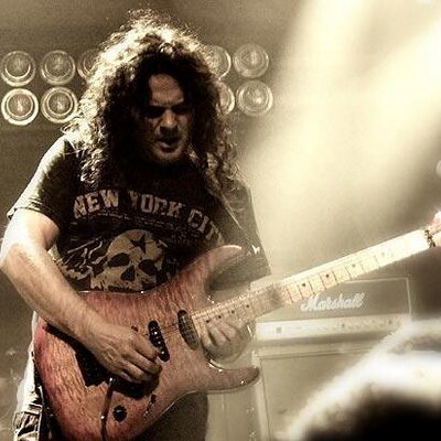 Profile Picture of Vinnie Moore (@Vinnie_Moore) on Twitter