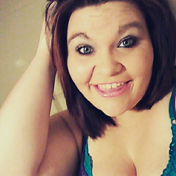 Profile Picture of Courtney Frontz (@shortcourt_68) on Poshmark