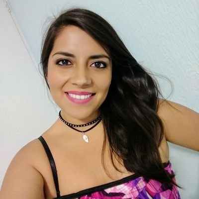 Profile Picture of Laura Becerra (@laurabecerra) on Twitter