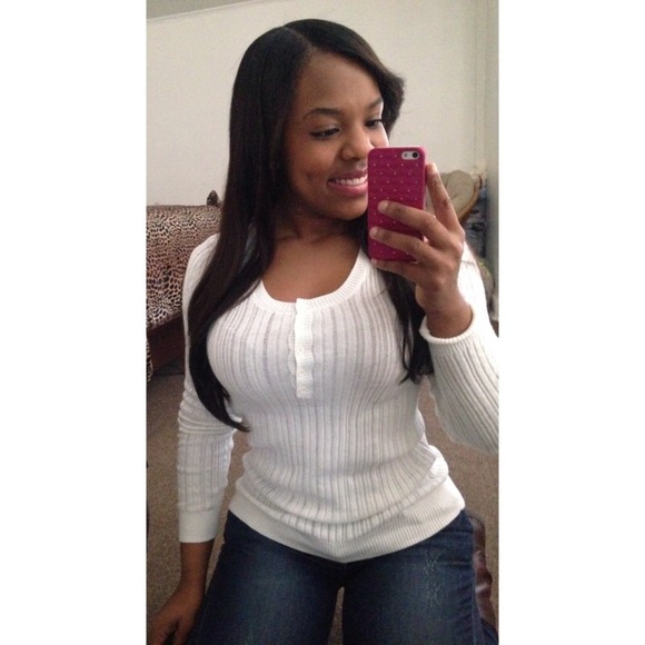 Profile Picture of Maria Aybar (@alex_1991) on Poshmark