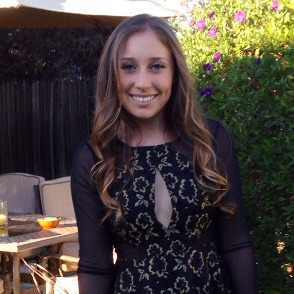 Profile Picture of Christina Arechigo (@christina_a) on Poshmark