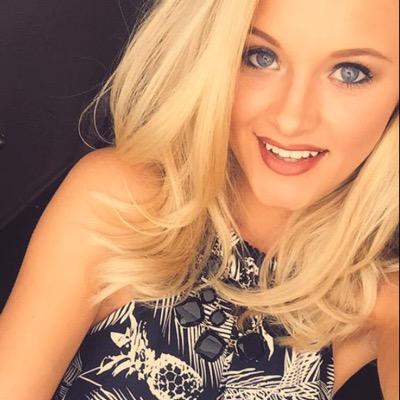 Profile Picture of Leah (@leahmartz) on Twitter