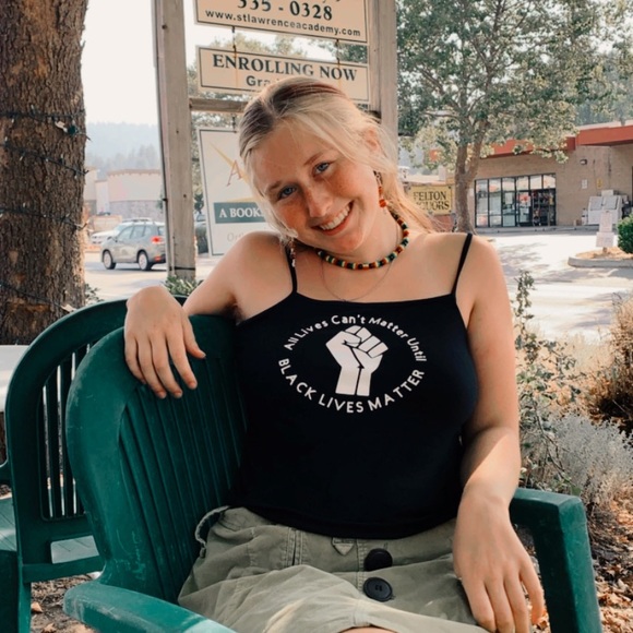 Profile Picture of Carlina Grillo (@carlinagrillo) on Poshmark