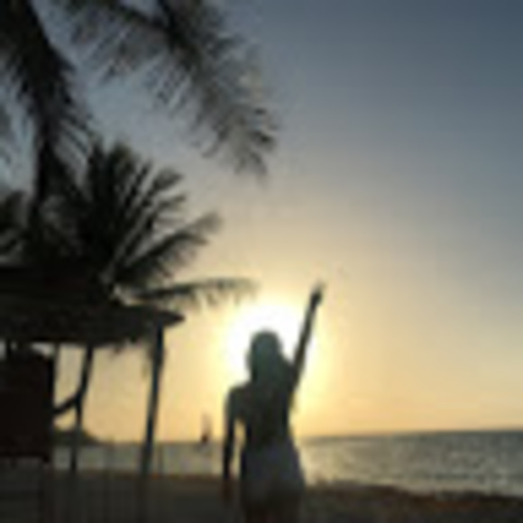 Profile Picture of Lauren Nagelhout (@laurenn262) on Poshmark