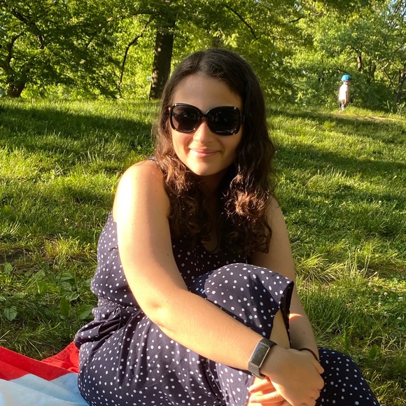 Profile Picture of Leila Barackman (@curly7718) on Poshmark