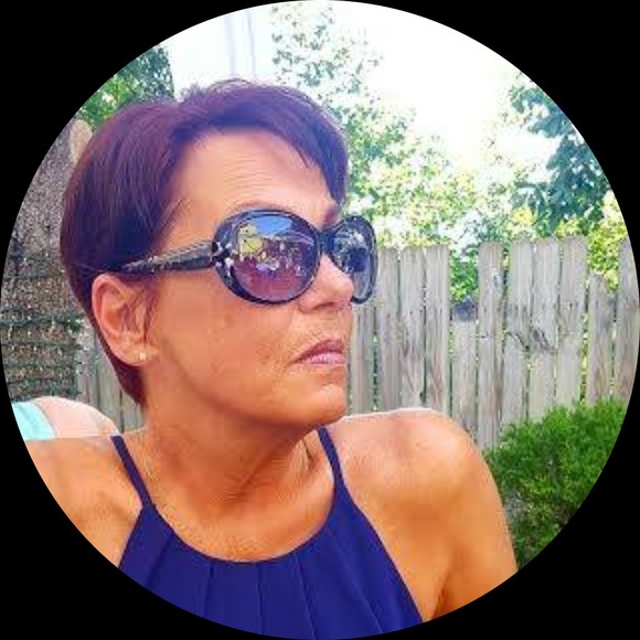 Profile Picture of Katherine Mizell (@kcmizell) on Poshmark