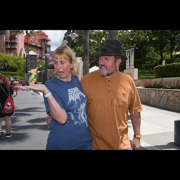 Profile Picture of Carrie Linsinbigler (@clinsinbigler) on Poshmark