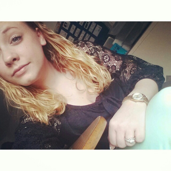 Profile Picture of R?va Gallihugh (@lynnreva12) on Poshmark