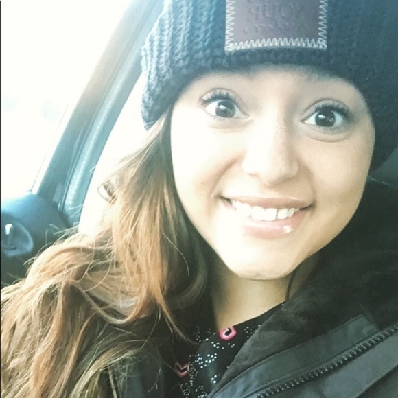 Profile Picture of Natalie Rindall (@nrindall) on Poshmark