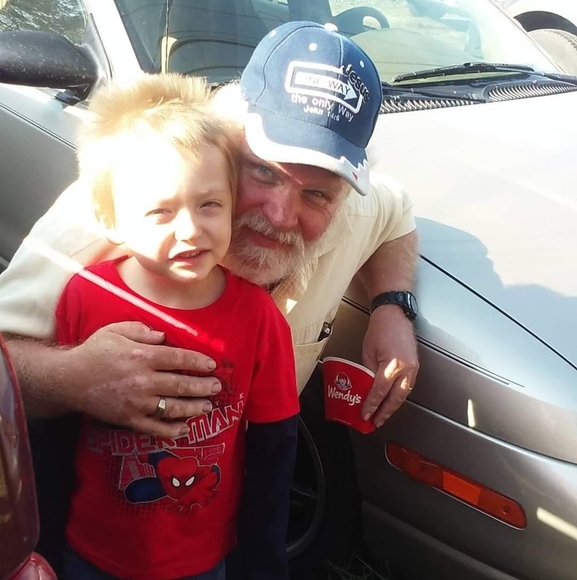 Kelly Coalson - Poshmark Profile Picture of Kelly Coalson (@krpasour) on Poshmark