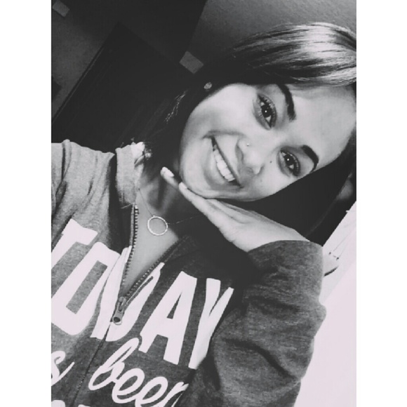 Profile Picture of Mikayla Stilwell (@mikayla0225) on Poshmark