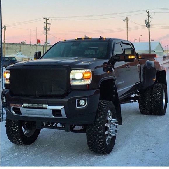 Profile Picture of Harold Marcano (@devo30121) on Poshmark