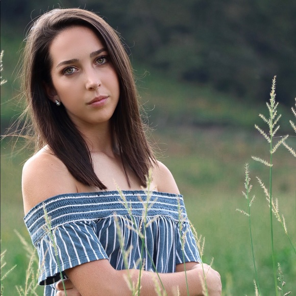 Profile Picture of Lauren Gompers (@lauren_gompers) on Poshmark