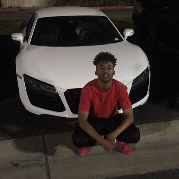 Profile Picture of Greg Henry (@guavo310) on Poshmark