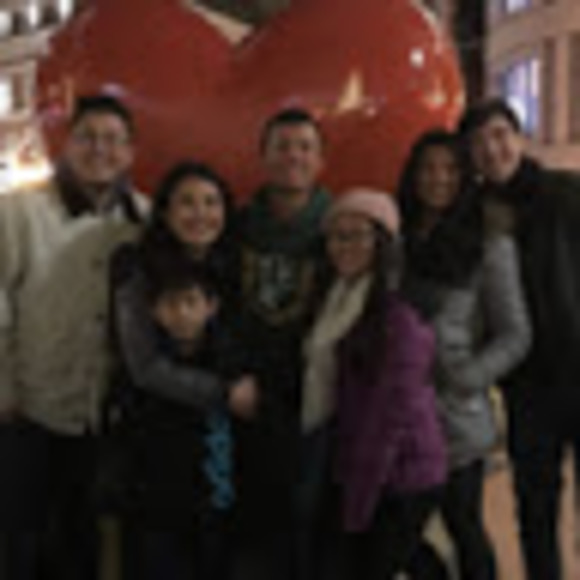 Profile Picture of Roslyn Chin (@roslynchin) on Poshmark