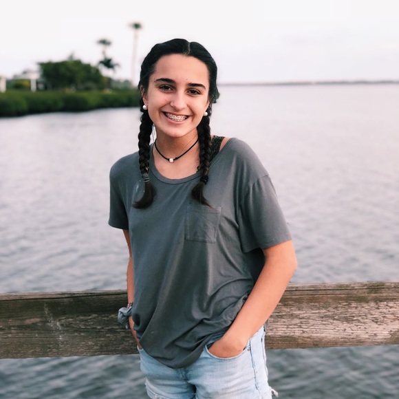 Profile Picture of Kathryn Hughes (@kathrynhughe385) on Poshmark