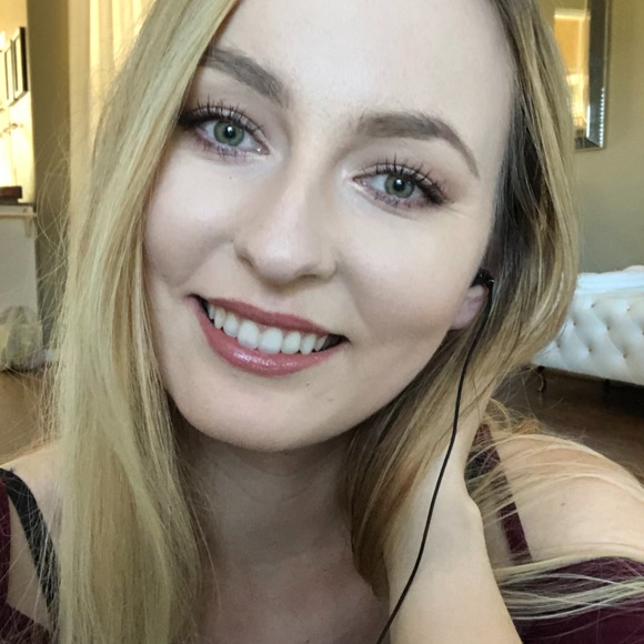 Profile Picture of Anastasija Avdeyeva (@aaanastasija) on Poshmark