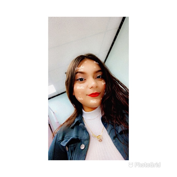 Profile Picture of Damaris Gonzales (@vanne45525) on Poshmark