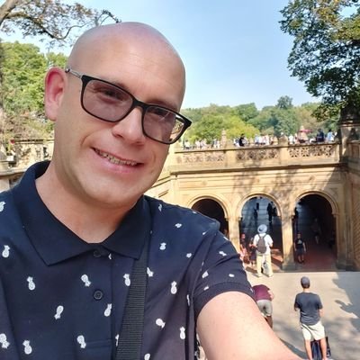 Profile Picture of Simon G ⚓👓 (@SimonG83) on Twitter