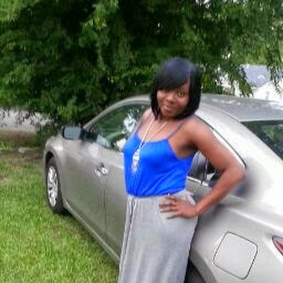 Profile Picture of Adrian Loadholt (@peachy_34) on Poshmark