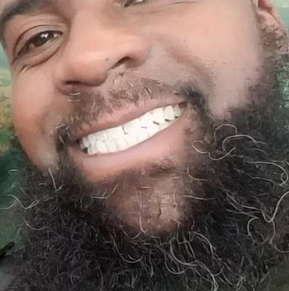 Profile Picture of David Gilmore (@gilmoredavid25) on Poshmark