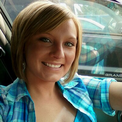 Profile Picture of Julia Seal (@JuliaMarie2208) on Twitter