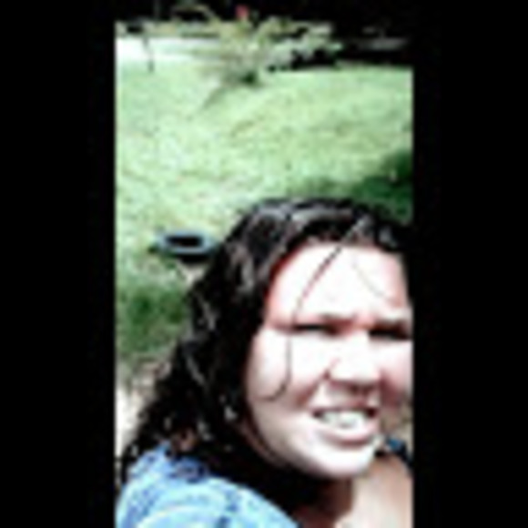 Profile Picture of Crystal Lackey (@crystallackey) on Poshmark