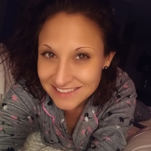 Profile Picture of Jennifer Honaker (@jennhc83) on Poshmark