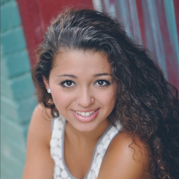 Profile Picture of Allie Johnson (@alliecamille460) on Poshmark