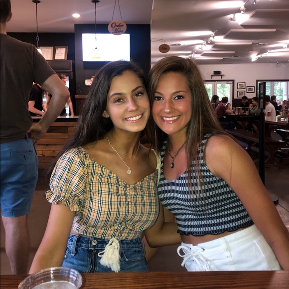 Profile Picture of Emily Pakula (@emilyypakulaa) on Poshmark