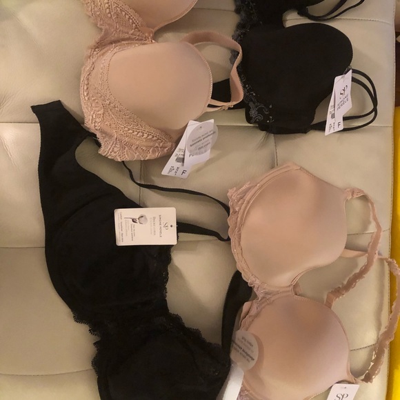 Profile Picture of Jai James (@lingerie_addict) on Poshmark