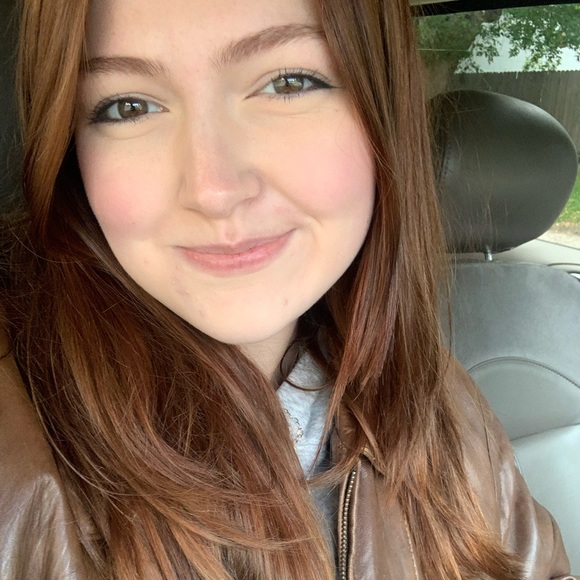 Profile Picture of Bree Peterson (@breepetersonn1) on Poshmark