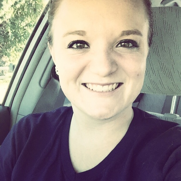 Profile Picture of Brittney Davidson (@brittneydav) on Poshmark