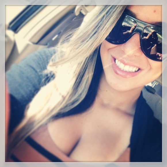 Profile Picture of Daniela Nolla (@danielanf) on Poshmark