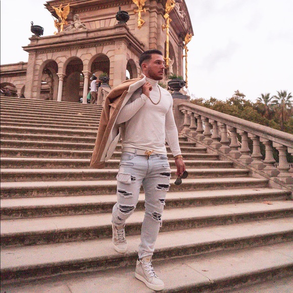 Profile Picture of James Barrera (@jamebar408) on Poshmark