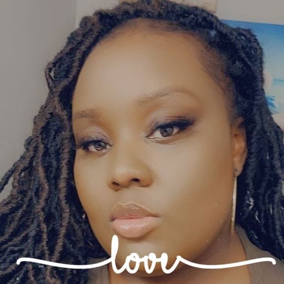 Profile Picture of Carley Abernathy (@mz_vaughn02) on Poshmark