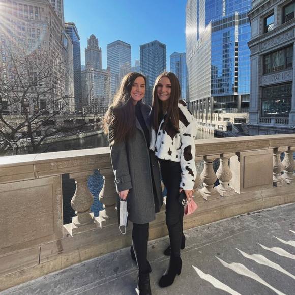 Profile Picture of Jana Loecher (@janaloecher) on Poshmark