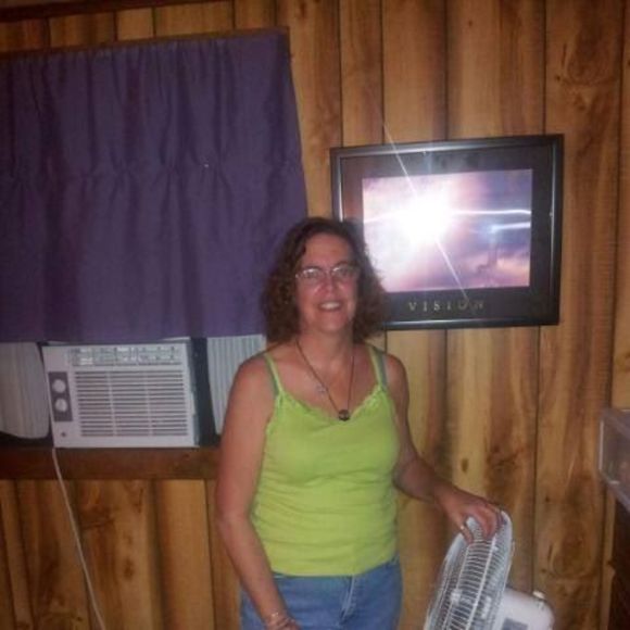 Profile Picture of Denise Goglia (@deniise2m) on Poshmark