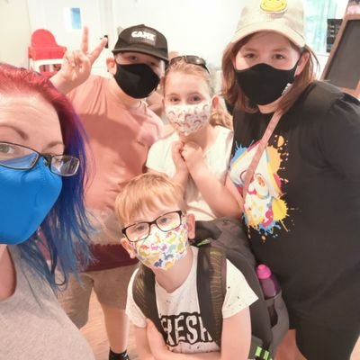 Profile Picture of Vicky (@Sticky221) on Twitter