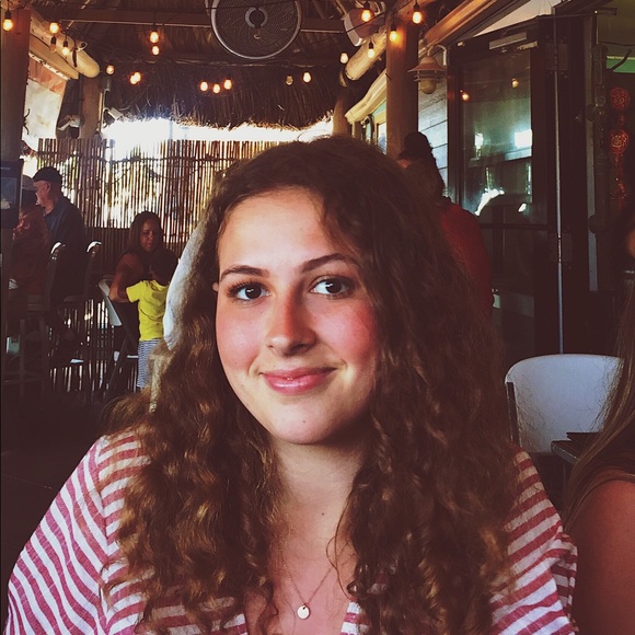 Profile Picture of Anastasia Prins (@anstanprins) on Poshmark